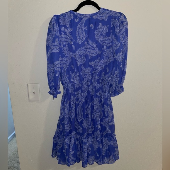 A6 - 305 Just Taylor deep blue v neckline ruffle hem paisley dress size small - Picture 5 of 8